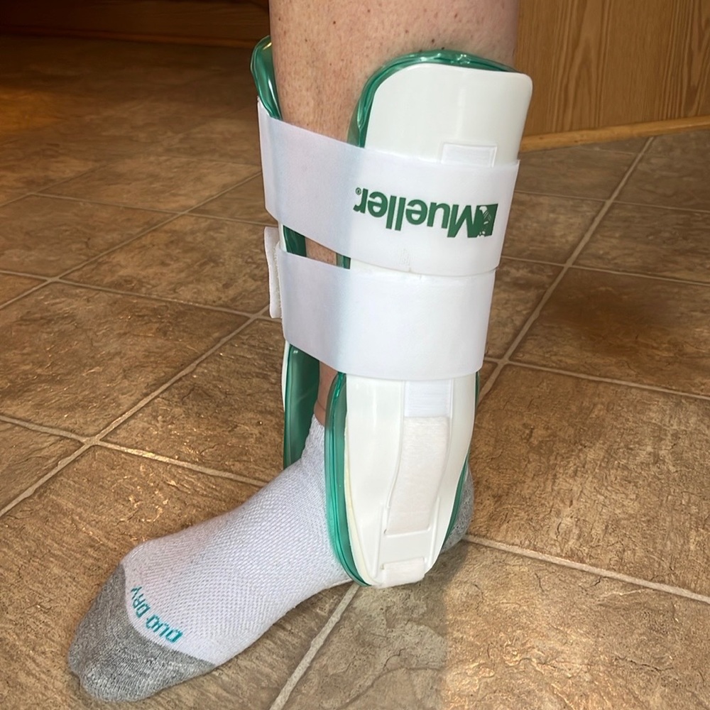 Mueller Ankle stabilizer/ Air Cast